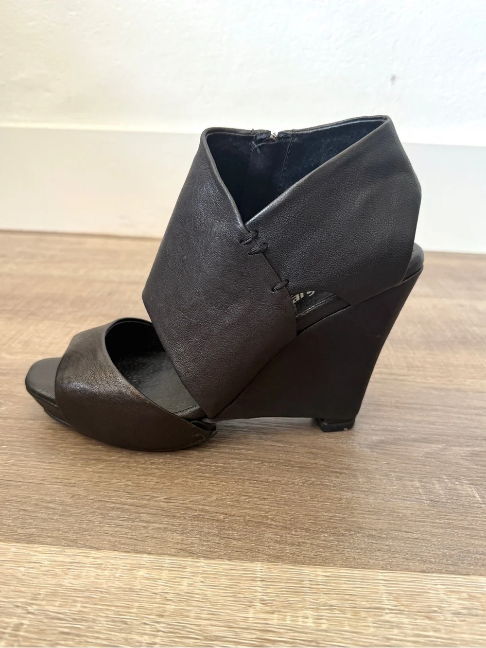 Farylrobin Size 8 Madison Black Leather Wedge Open Toe Sandals